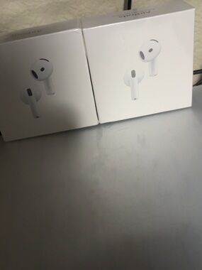 Pod gen 4  Wireless Earbuds (White) - In-Ear (bundle)